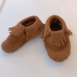 Minnetonka crib shoe moccasin
